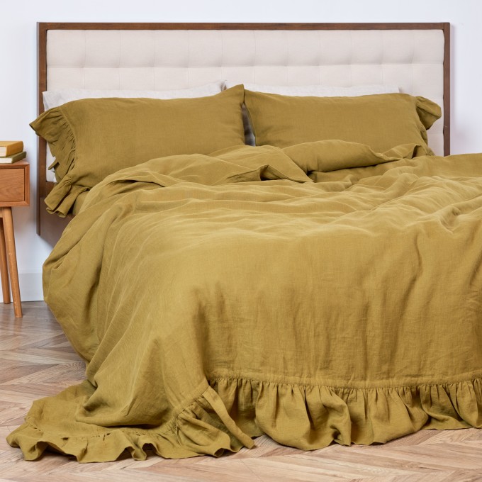 Moss green duvet cover and 2 pillowcases with ruffles
