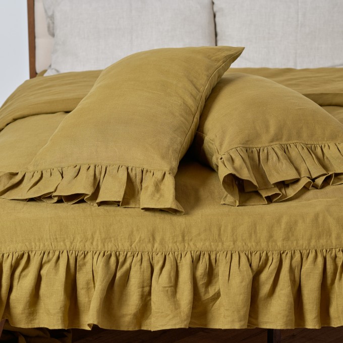 Moss green duvet cover and pillowcase set with ruffles