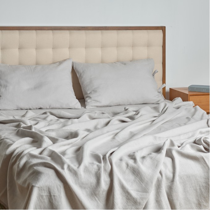 White linen sheet set with pillowcases