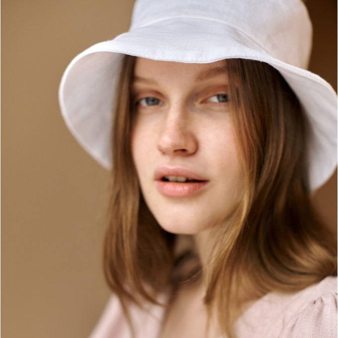 White casual summer bucket hat